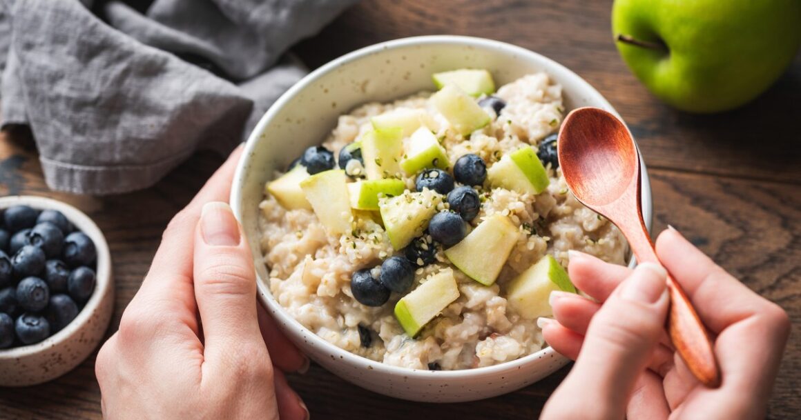 Что такое аюрведическая диета? Руководство для начинающих по дошам, продуктам питания и многому другому.